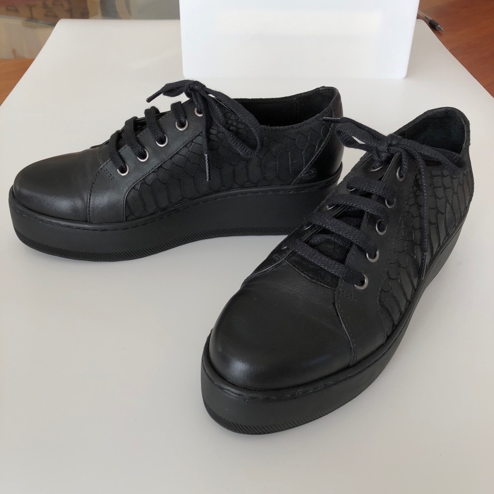 RETURN OK. NWOT Black Leather Comfy Shoes